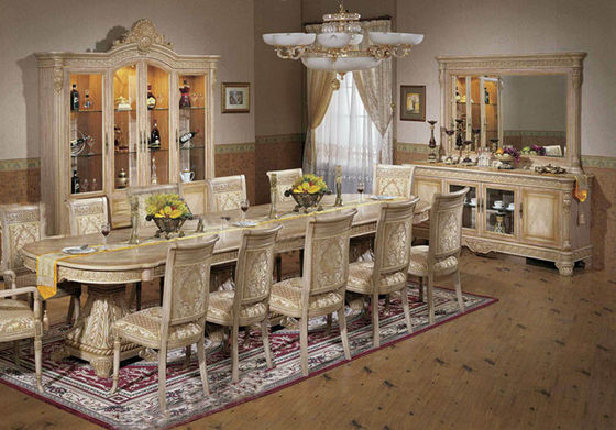 Il tavolo da pranzo di scultura di legno del palazzo italiano lussuoso ha messo la mobilia antica della sala da pranzo