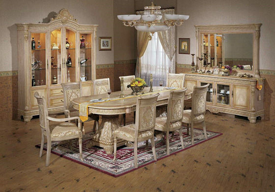 Il tavolo da pranzo di scultura di legno del palazzo italiano lussuoso ha messo la mobilia antica della sala da pranzo